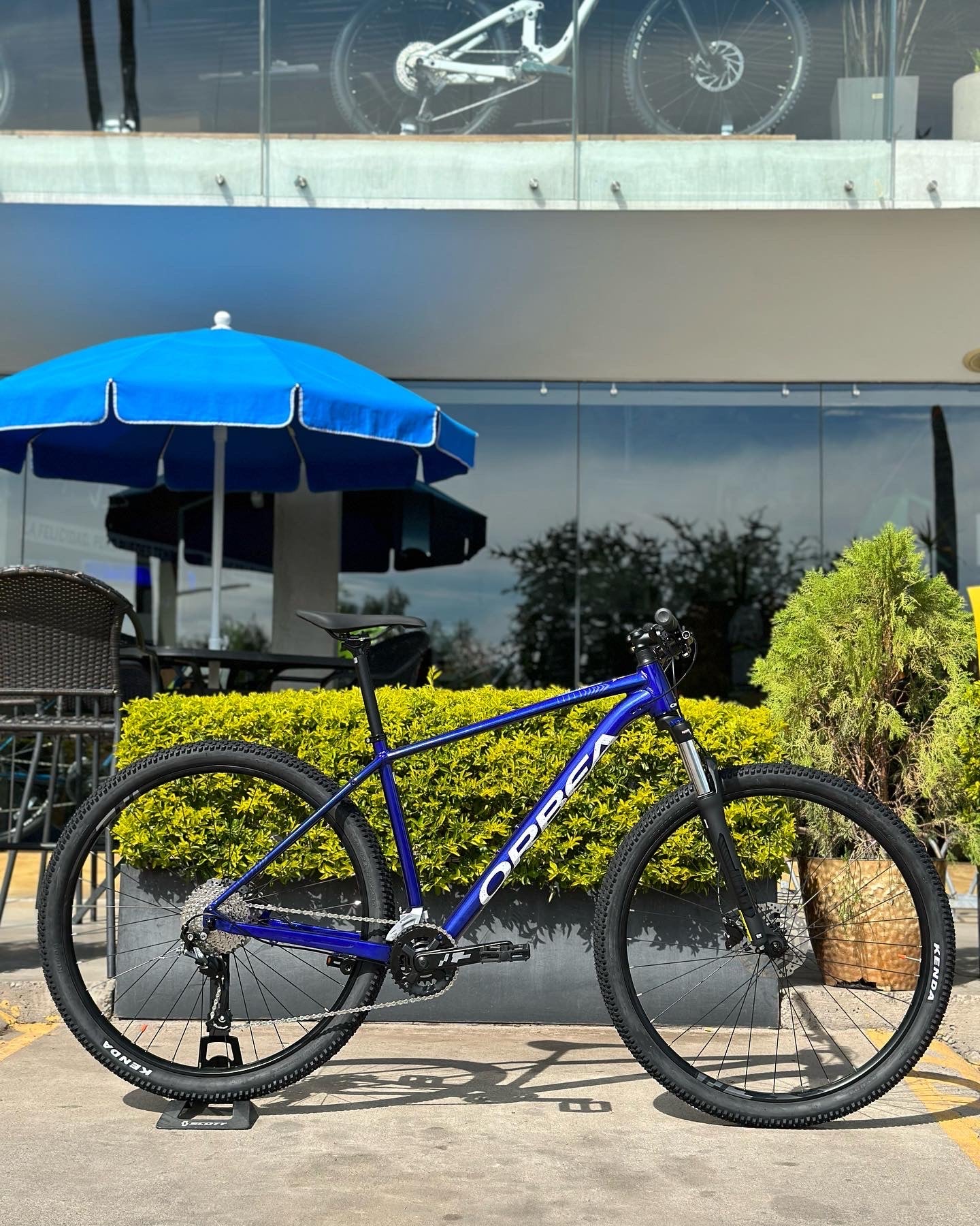 PREVENTA - Bicicleta de montaña ORBEA Onna 40 / Color Violeta Blanco - Entregas a partir de Marzo 2024